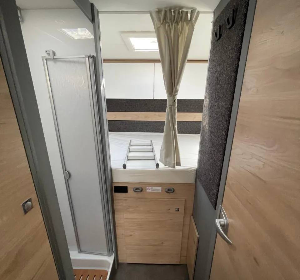 Van 3
